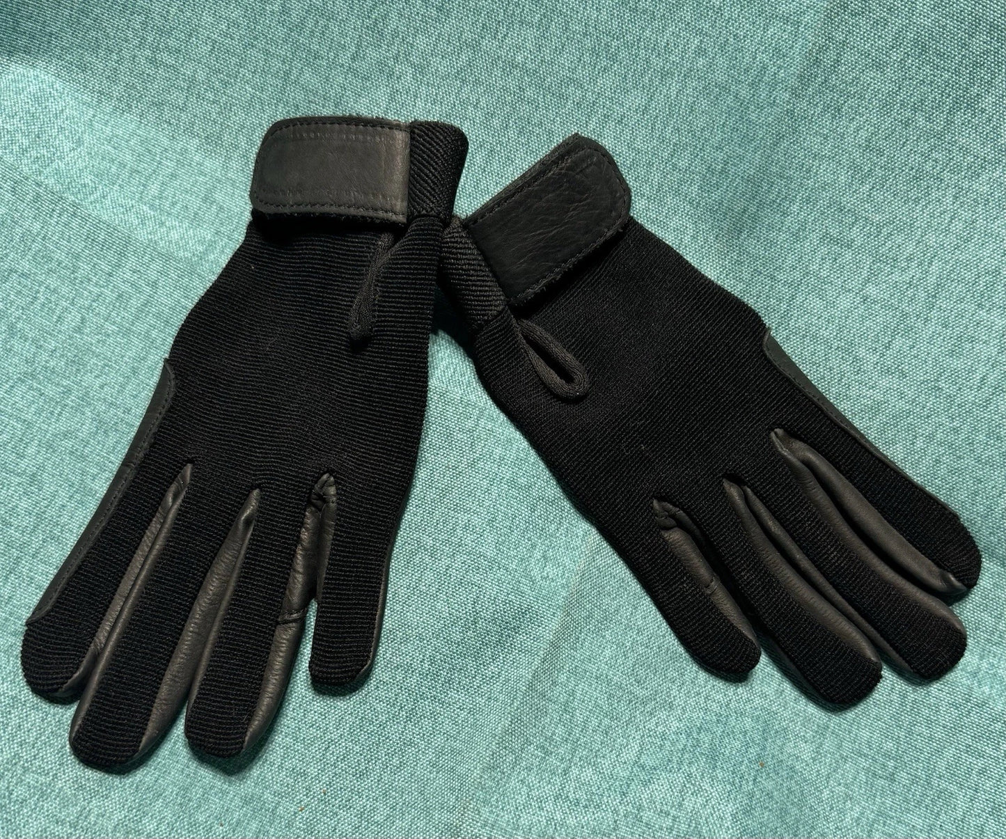 NEW Child’s Medium Black Riding Gloves ￼