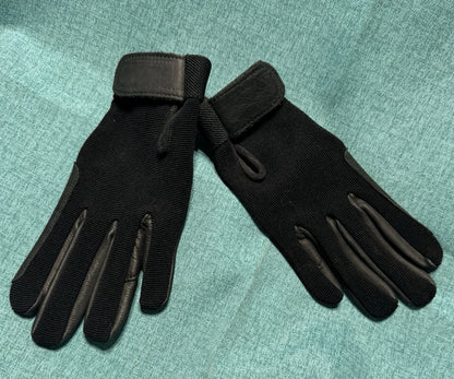 NEW Child’s Medium Black Riding Gloves ￼